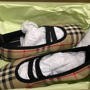 Burberry ballerina only worn 1x